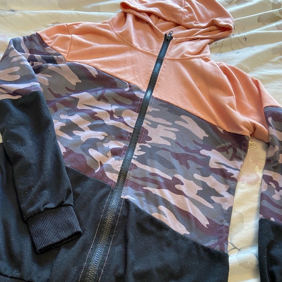 Long Fitted Hoodie - Picture 2 of 7